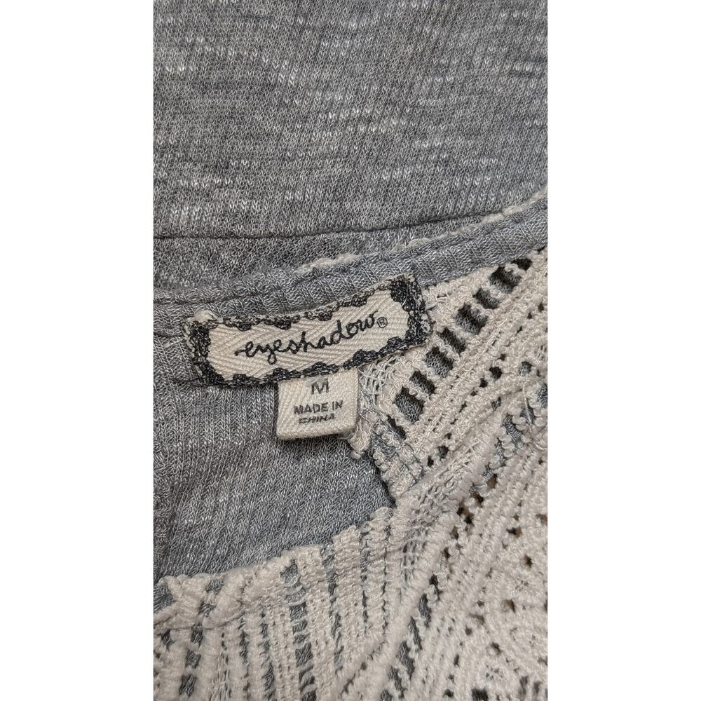 Eyeshadow Gray Sleeveless Tank Top Crochet Lace Detail Asymmetrical Hem Medium - Picture 4 of 5